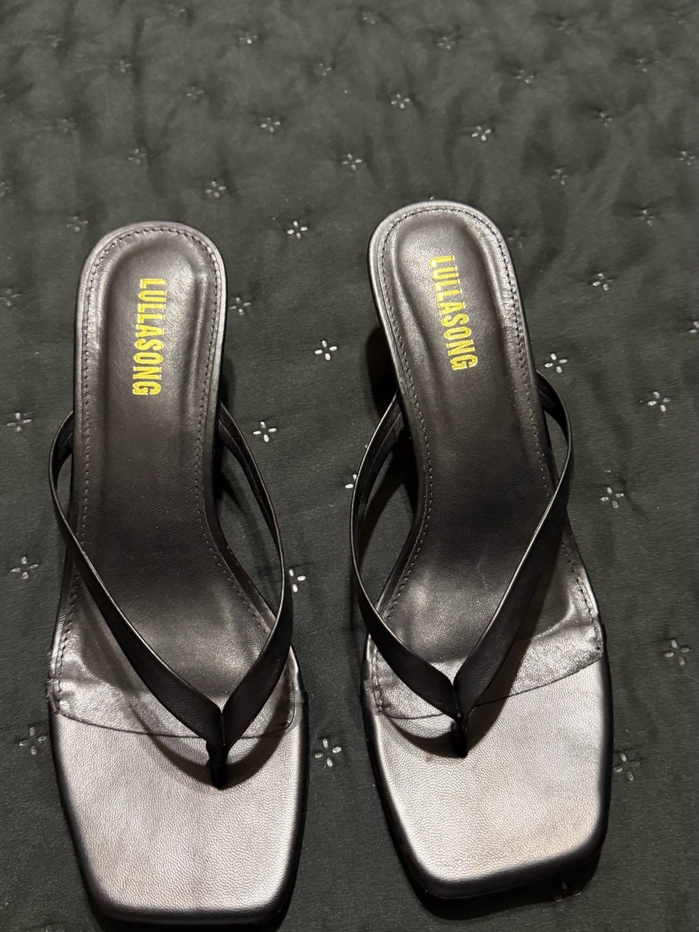 Women's Black Square-Toe Flip Flop Heels